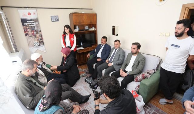Gürsu'da yaşlılara sağlık, güzellik ve destek hizmetleri sunuldu