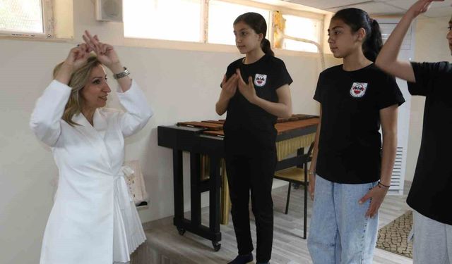 İşitme engellilerden duygusal eser: 'Ruhumla Duyabilirsiniz'