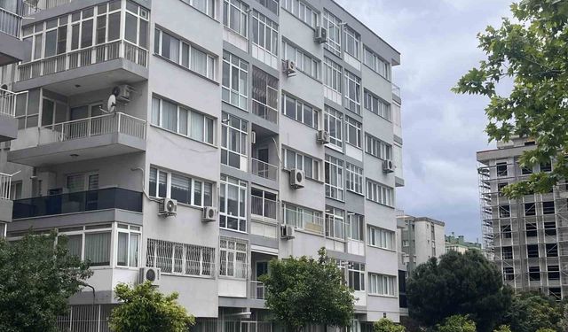 İzmir'de bir baba, tartıştığı oğlunu bıçaklayarak hayatını kaybettirdi