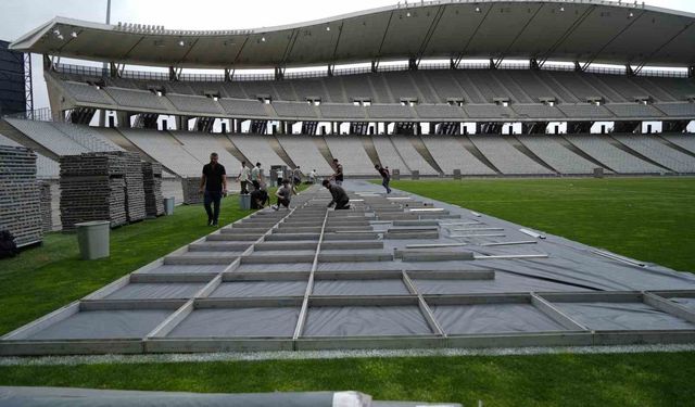 Kanye West'in İstanbul konserine Travis Scott sürprizi