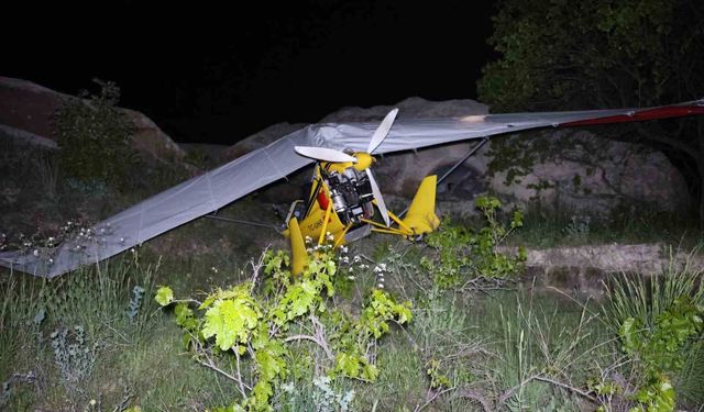 Kapadokya'da microlight hava aracı motor arızası nedeniyle zorunlu iniş yaptı: 2 yaralı