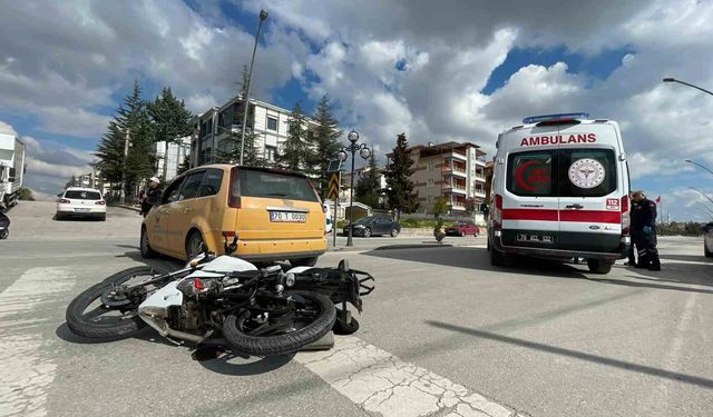 Karaman'da motosiklet ile taksi çarpıştı: 1 yaralı