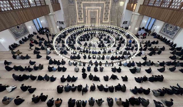 Kars'ta bayram namazı coşkusu yaşandı