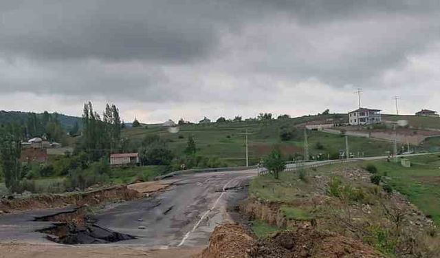 Kayseri'de Yaşar Karayel Viyadüğü'nde çökme yaşandı