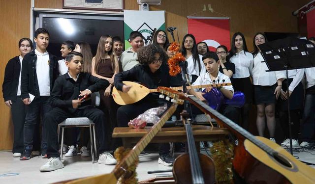 Kırşehir'de genç müzisyenler sahne alıyor