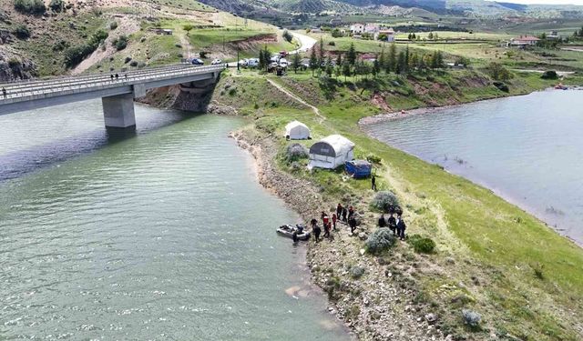 Kızılırmak'ta kaybolan genci arama faaliyetleri sürüyor