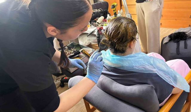 Lise öğrencileri huzurevi sakinlerine bayram öncesi destek oldu