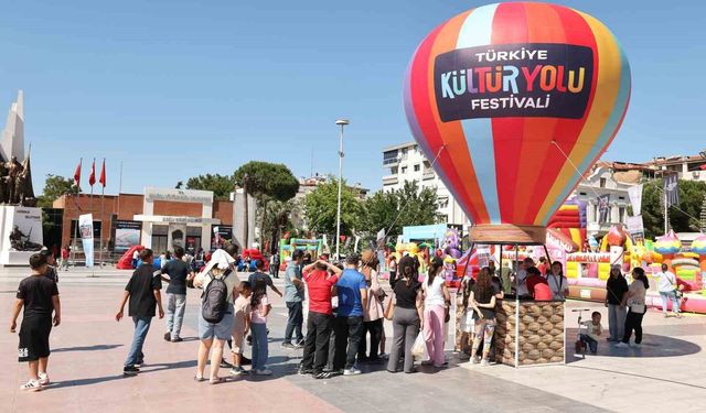 Manisa'da Kültür Yolu Festivali büyük bir coşkuyla başladı