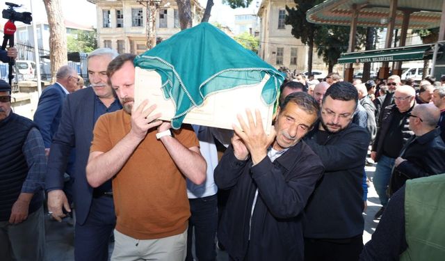 Motosiklet kazasında hayatını kaybeden 17 yaşındaki Ela Uslu son yolculuğuna uğurlandı