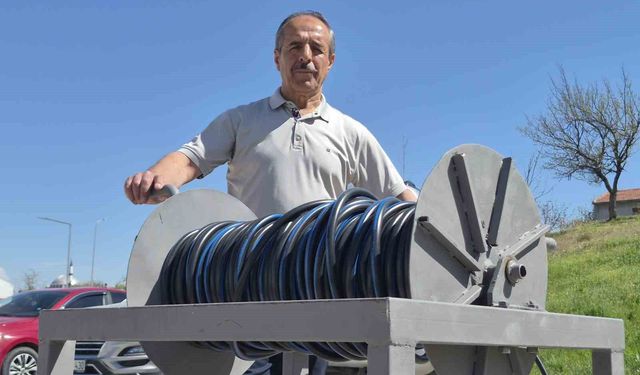 Muhtar, öğrenciler ve fidanlar için seferber oldu