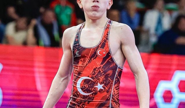 Ömer Arslan U17 Avrupa Güreş Şampiyonası'nda bronz madalya kazandı