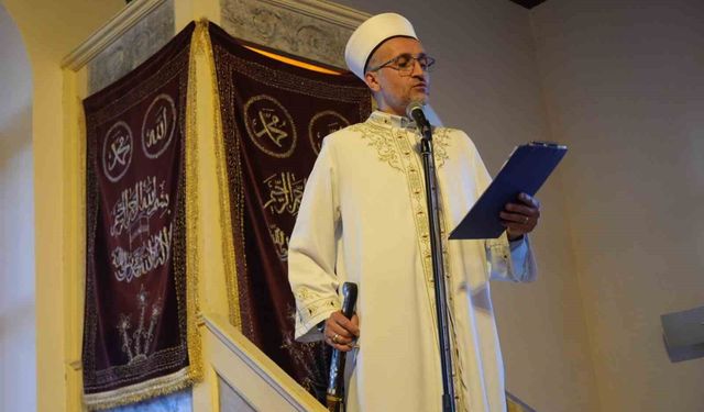 Orhan Camisi'nde Kurban Bayramı hutbesi 100 yıllık kılıçla okundu