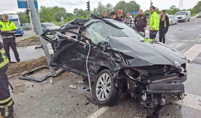 Sakarya'da otomobil, tır ve minibüs çarpıştı: 4'ü ağır 6 yaralı