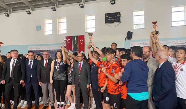 Spor Festivali heyecanı: Ödüller sahiplerine dağıtıldı