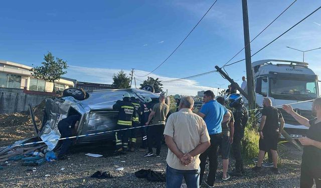 Tekirdağ'da midibüs ile ticari araç çarpıştı: 1 ölü, 8 yaralı