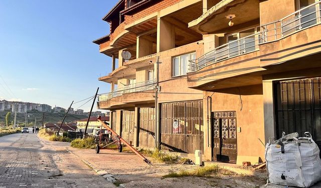Tır kablolara takıldı, direkler yıkıldı: Facia ucuz atlatıldı