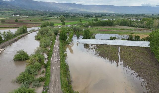 Tokat'ta etkili yağış tarım arazilerini vurdu, dron ile görüntülendi