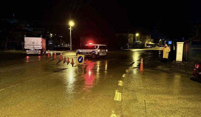 Turhal'da sel tehdidine karşı bazı yollar kapatıldı