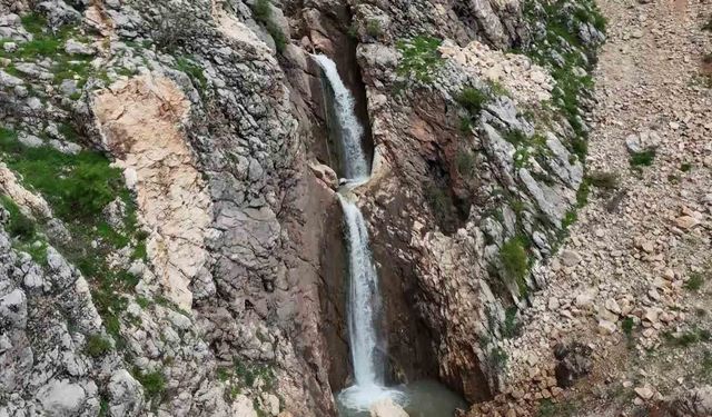 Tut ilçesindeki şelaleler debi arttırdı