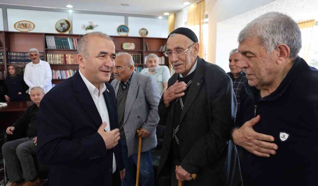 Vali Hatipoğlu, huzurevi sakinleriyle bayram kutladı