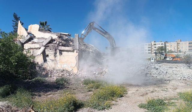 Yıkım anında öğrencilerde panik yaşandı