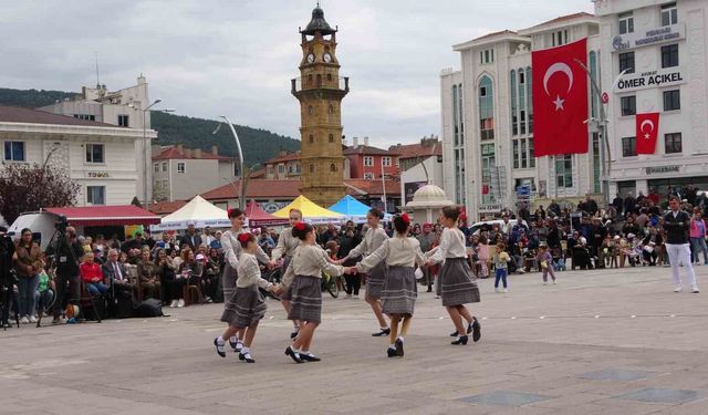 Yozgat'ta Halk Dansları Şenliği büyük ilgi gördü