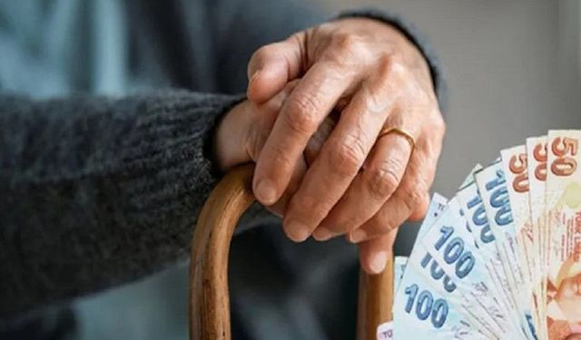 En düşük emekli maaşında sistem değişiyor: Kök maaş yerine hane geliri dönemi mi başlayacak?