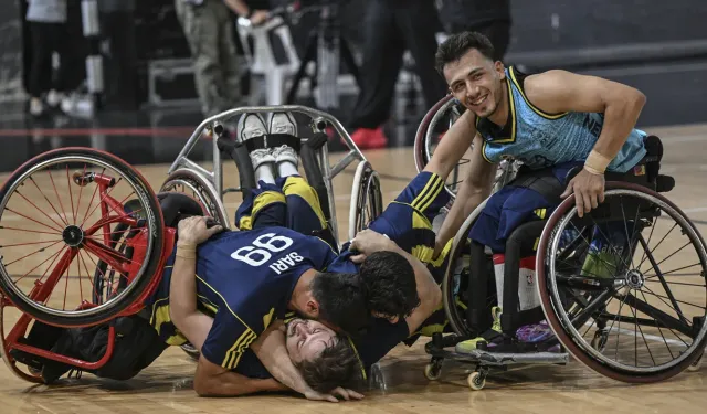 Fenerbahçe İstanbul Jet şampiyon! Beşiktaş’ı devirdi, kupayı kaldırdı