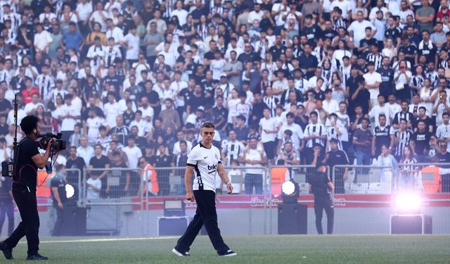 Trossard imza töreninde Beşiktaş tribünlerinden Mohamed Salah tezahüratı!