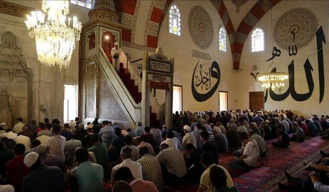 3 Temmuz Cuma Hutbesinin Konusu Belli Oldu: Diyanet’ten Anne Babalara Çağrı