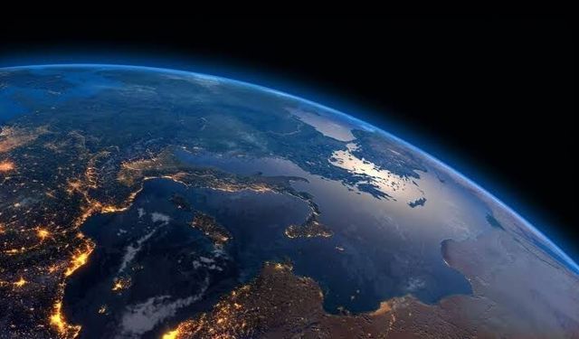 Dünyada Ülkelerin Yaşları: Mısır İlk Sırada, ABD Listenin En Gençlerinden