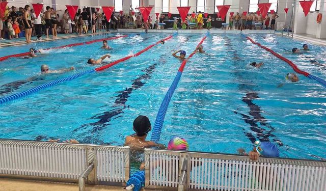200 öğrenci iki ayda yüzme öğrendi