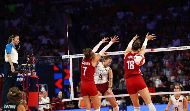 Filenin Sultanları Polonya’ya 3-2 Mağlup Oldu! Grup Liderliği Son Sette Kaçtı