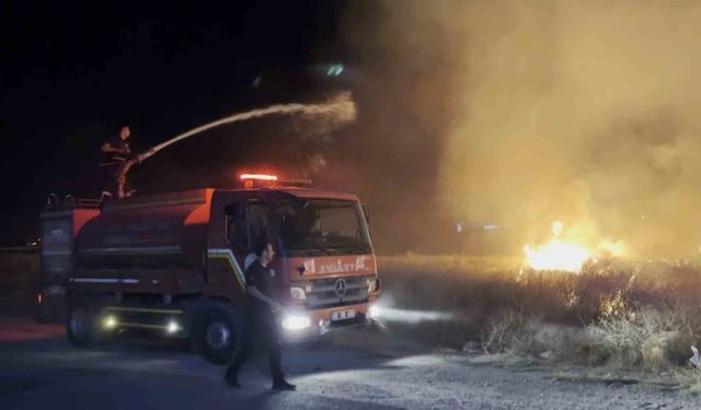 Aksaray'da Ot Yangını Mahallede Panik Yarattı