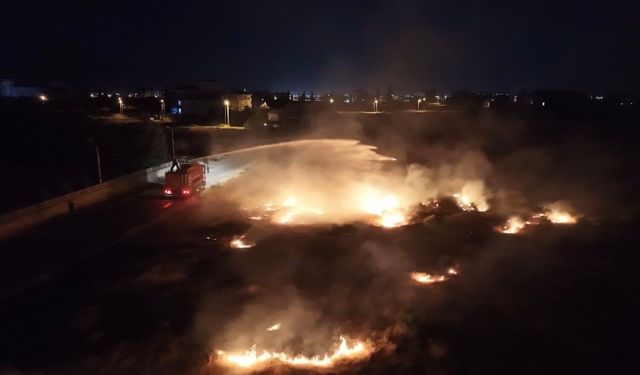 Aksaray'da yükselen alevler, ot yangını paniği yarattı
