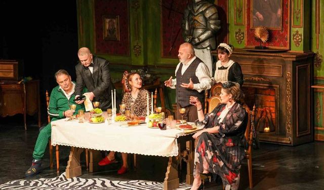 Aliağa Sanat Günleri, Şafak Sezer'in 'Karanlıkta Kumpas'ını sahneledi