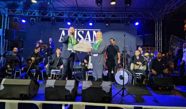 Alişan, Malatya'da Yağmura Rağmen Hayranlarıyla Buluştu