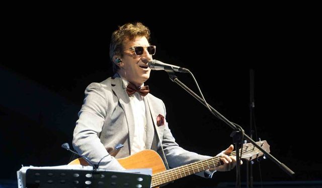 Ayna Grubu Şuhut'ta Coşkulu Bir Konser Verdi