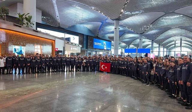 Bakan Bak: 'Milli sporcularımız ülkemizin tanıtımında kilit rol oynuyor'