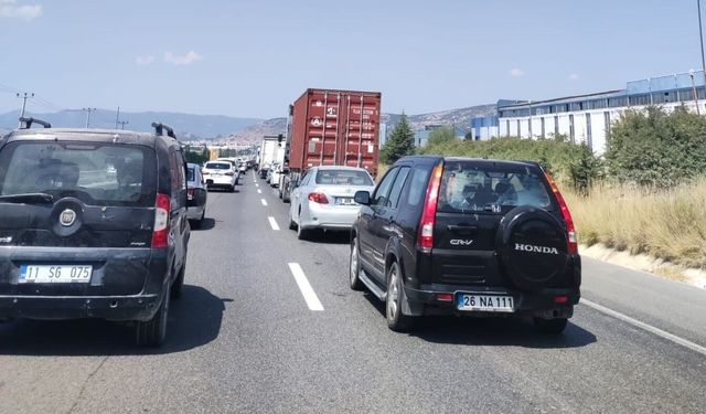 Bilecik'teki yol çalışması araç trafiğini olumsuz etkiledi