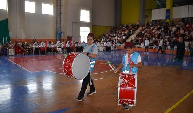 Bulanık'ta TÜGVA yaz okulu mezuniyet coşkusu: 2 bin 500 öğrenci sevinç yaşadı