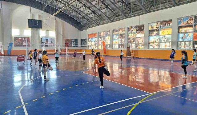 Bulanık'ta voleybol antrenmanları büyük ilgi görüyor