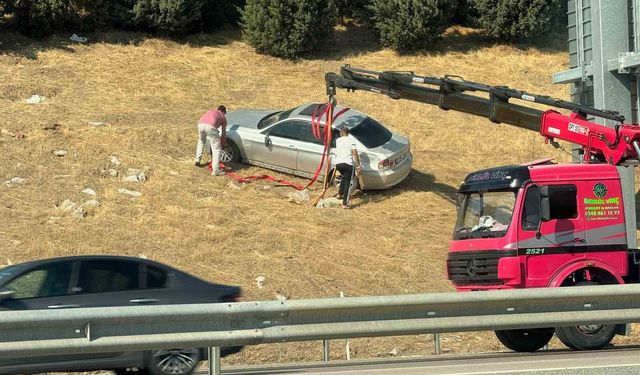 Bursa'da otomobil tarlaya uçarak büyük bir kaza atlattı