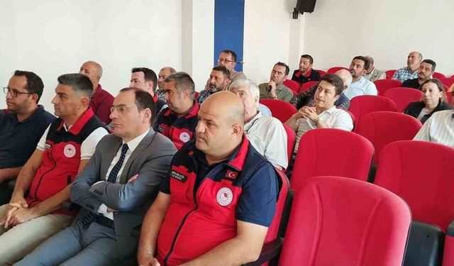 Çay ilçesinde kamyon kazasında 4 kişi yaralandı
