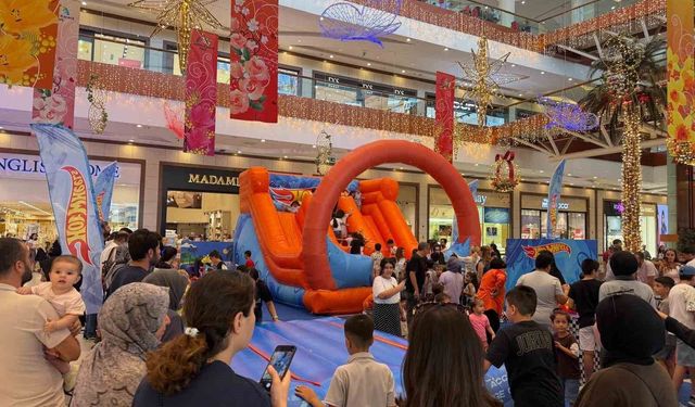 Ceylan Karavil Park AVM'de Hot Wheels heyecanı