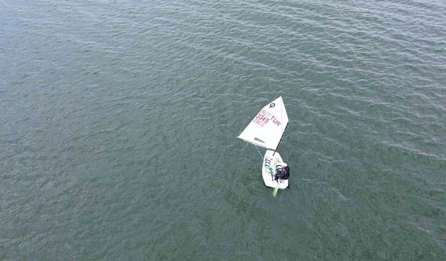 Çıldır Gölü'nde Yelken Heyecanı: 44 Sporcu Ani'nin Fethi'ni Kutladı