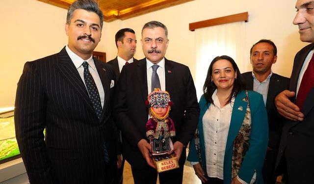 DAĞDER, İçişleri Bakanı Çiftçi'ye Keles Bebeği'ni Takdim Etti