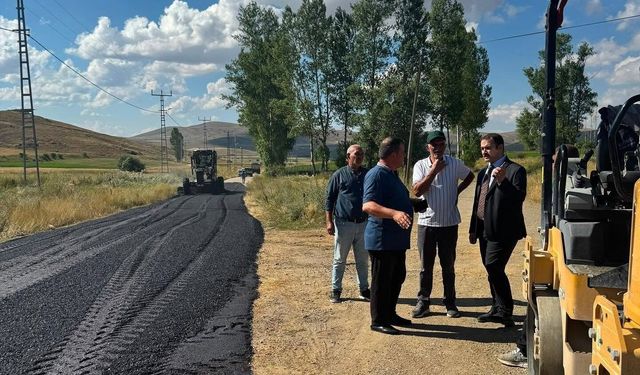 Demirözü Kaymakamı Ahat, vatandaşlarla buluştu ve yol çalışmalarını inceledi