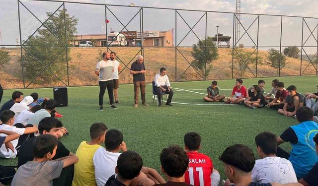 Dicle Kaymakamı Atış, gençlerle buluştu
