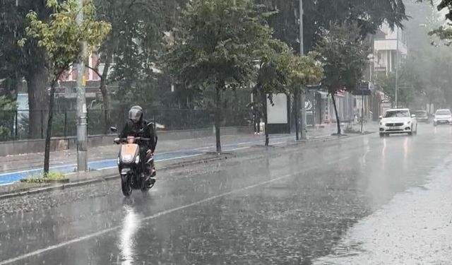 Düzce'de Şiddetli Yağış Etkili Oldu- Video